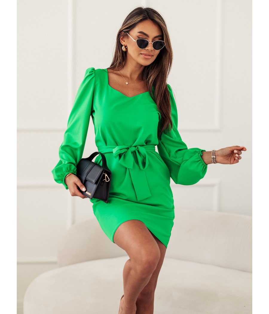 Zielona elegancka sukienka z paskiem